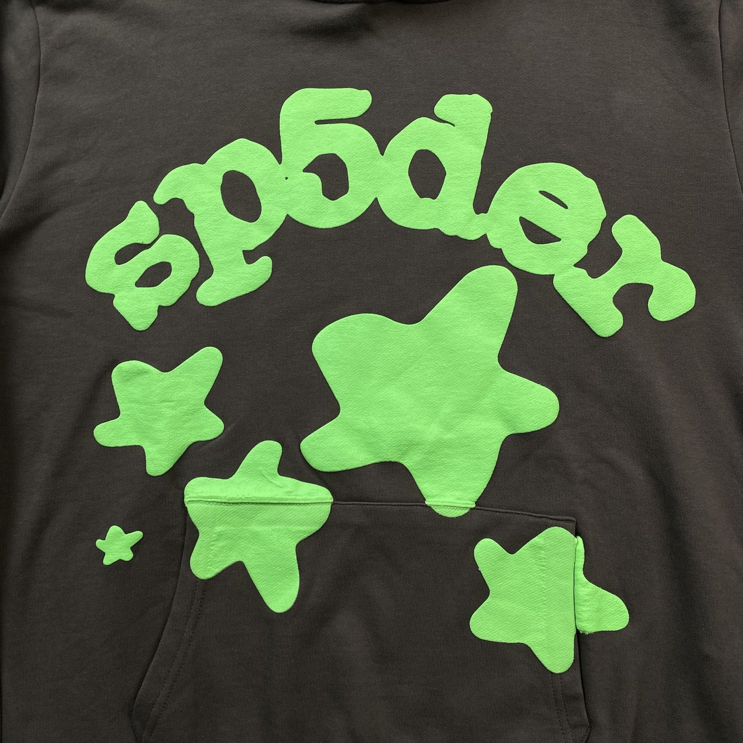 SWEAT À CAPUCHE SP5DER BELUGA GRIS ARDOISE/VERT