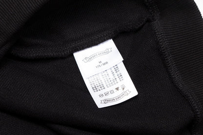 Sweat-shirt noir à croix blanche et cœurs chromés