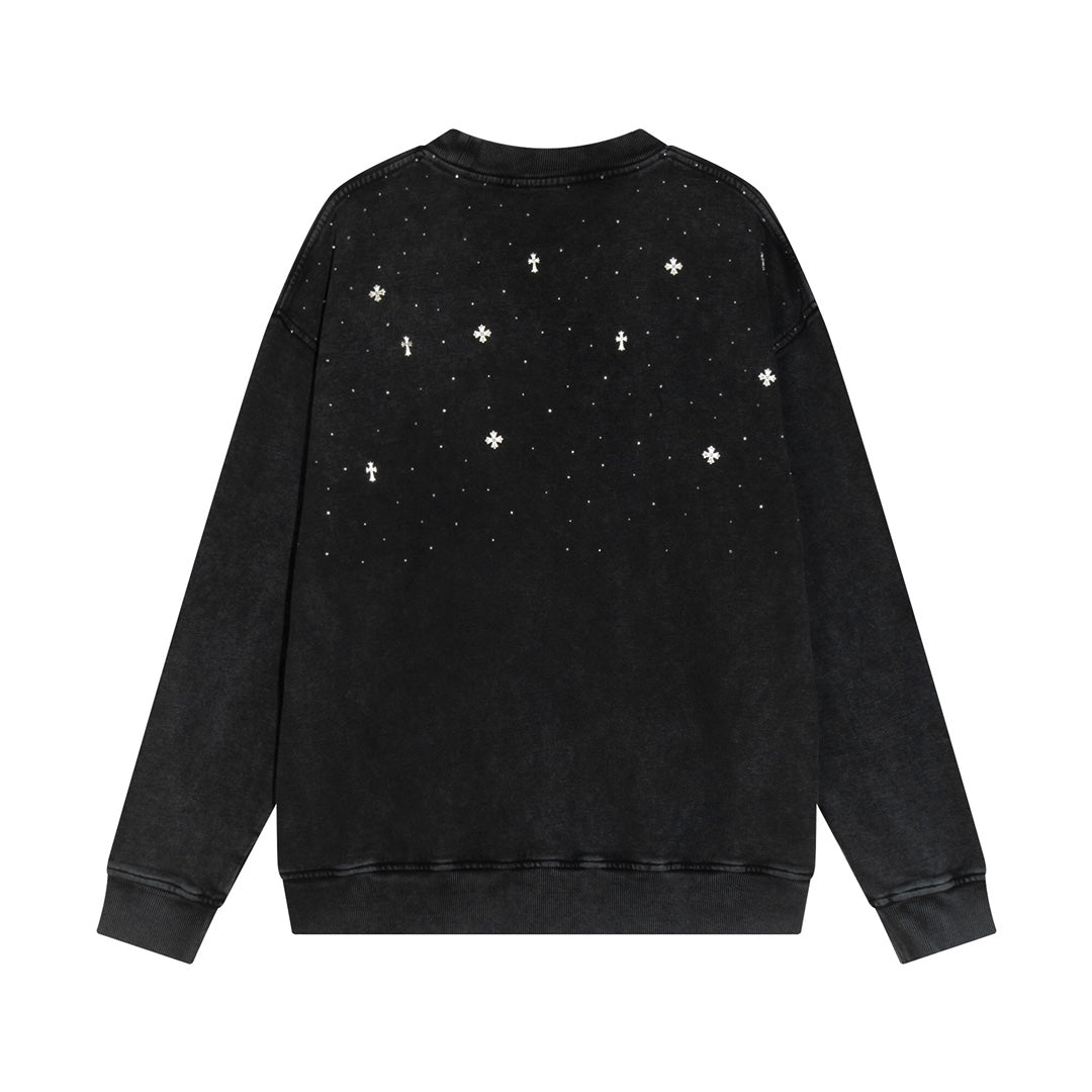 Sweat-shirt noir délavé à motifs de cœurs chromés et de strass étoilés