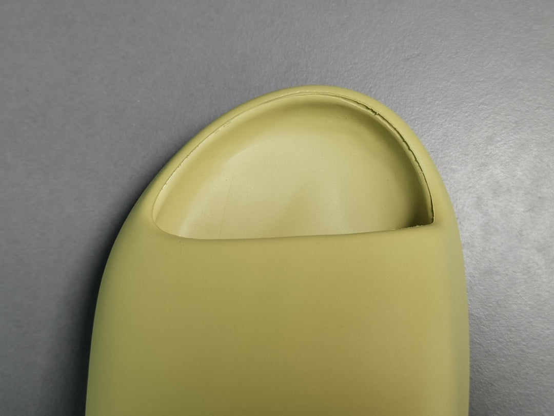 ADIDAS YEEZY SLIDE x RÉSINE