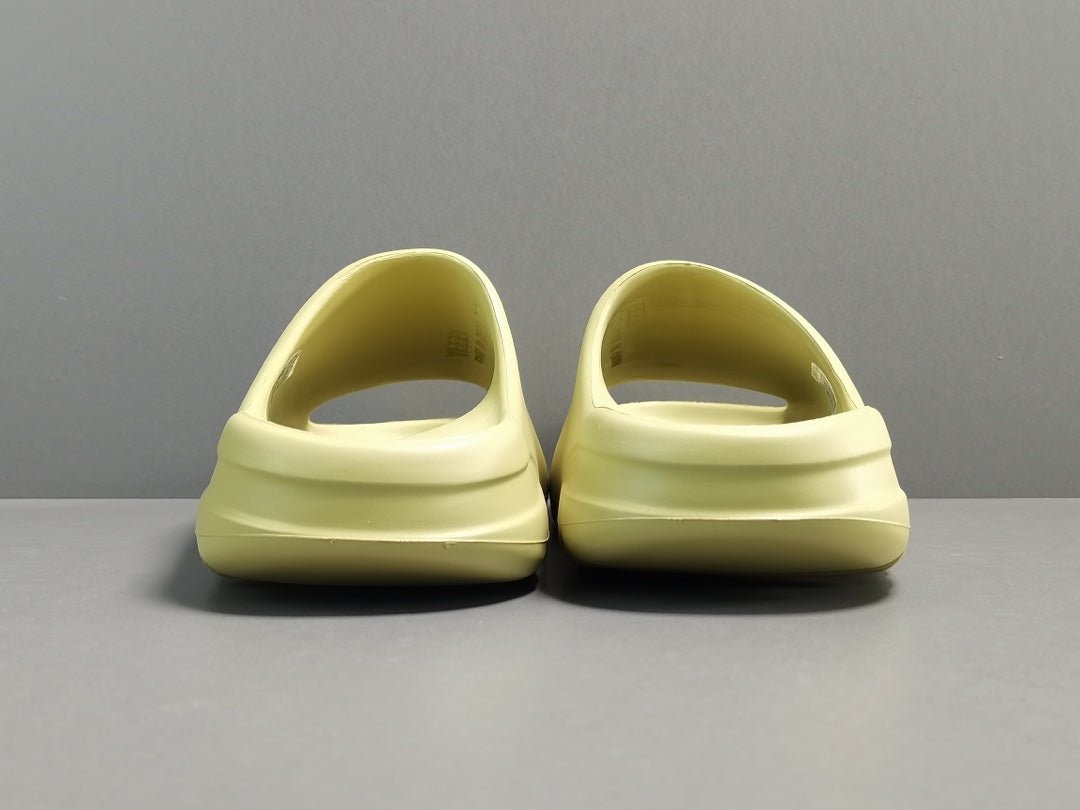 ADIDAS YEEZY SLIDE x RÉSINE