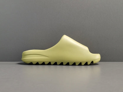 ADIDAS YEEZY SLIDE x RÉSINE