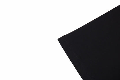 T-SHIRT NOIR ET ROSE AVEC LOGO DE FER À CHEVAL ET CŒURS CHROMÉS