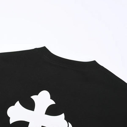 T-shirt noir à double croix et cœurs chromés