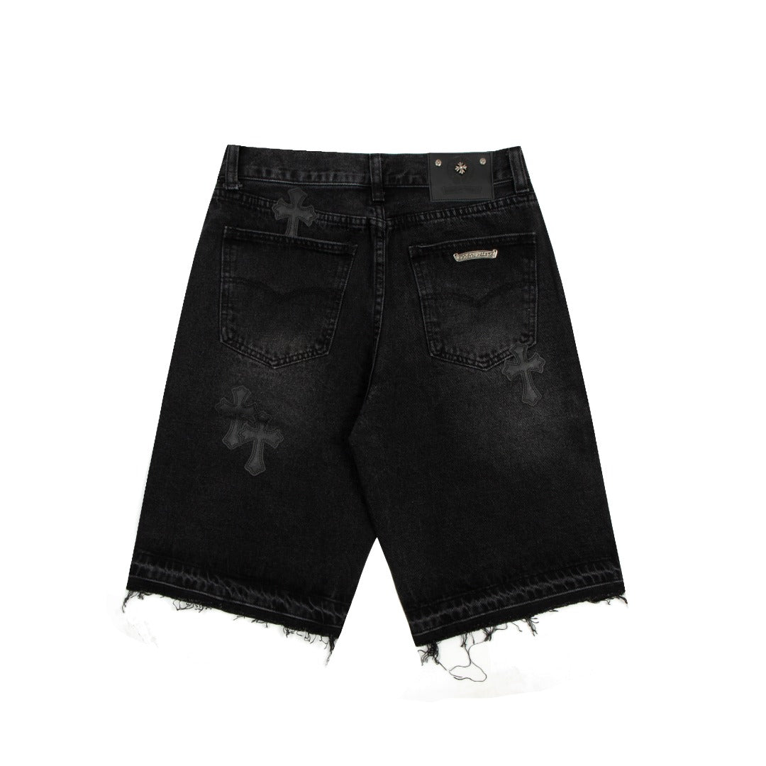 Short en jean noir à motif cœurs chromés et croix croisée