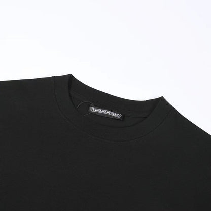 T-shirt noir à double croix et cœurs chromés