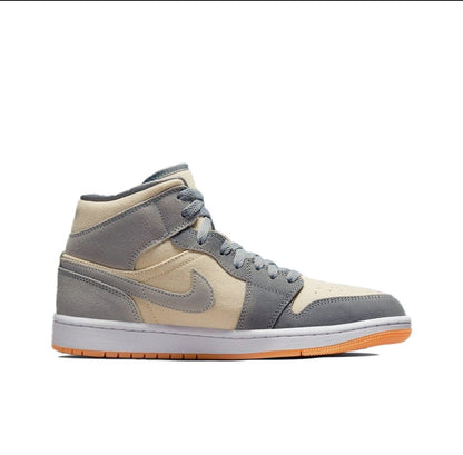 JORDAN 1 MID SE x GRIS PARTICULES LAIT DE COCO