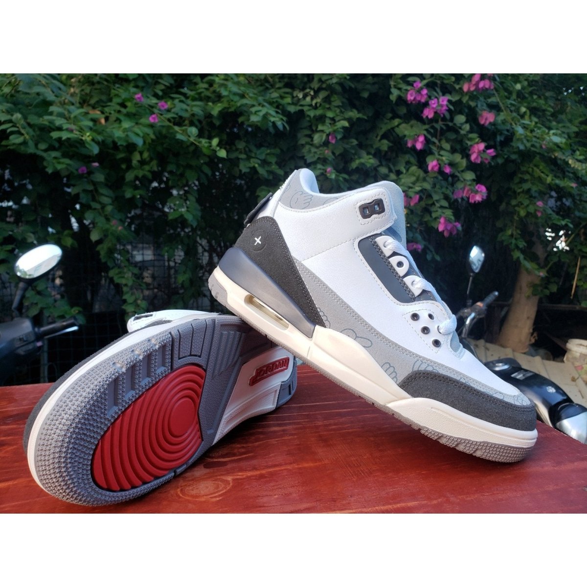 JORDAN 3 RETRO x KAWS 