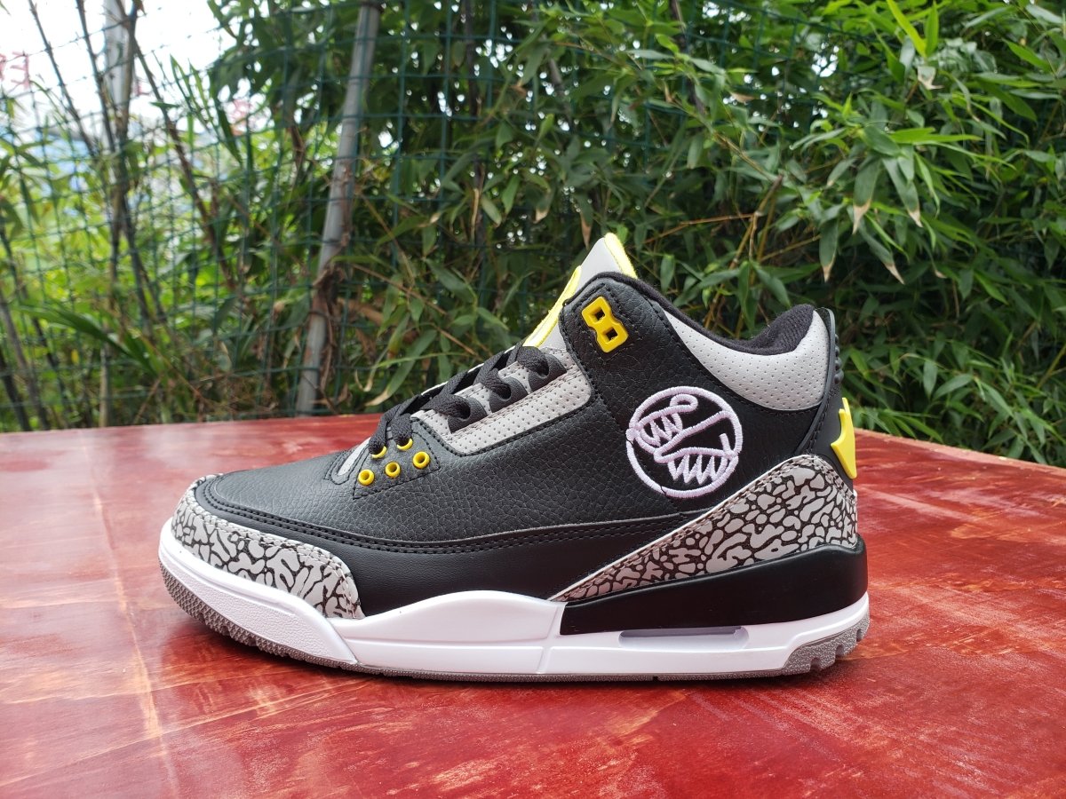 JORDAN 3 RETRO x OREGON DUCKS PIT CREW 