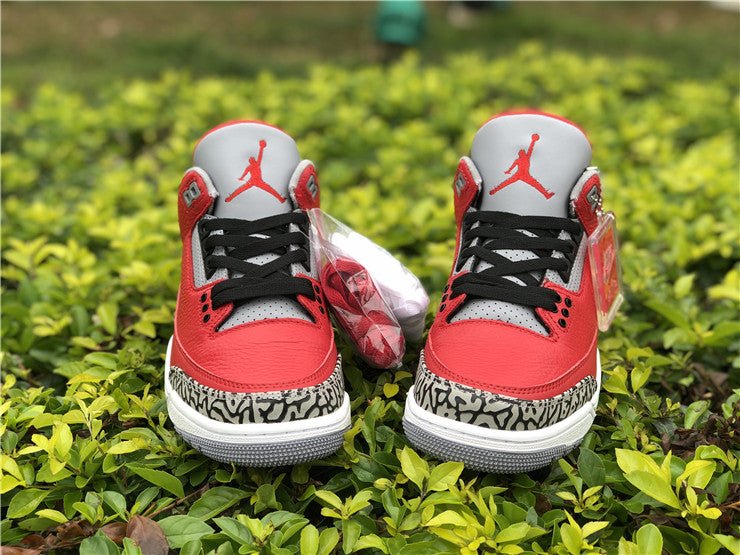 JORDAN 3 RETRO x SE UNITED ROUGE FEU 