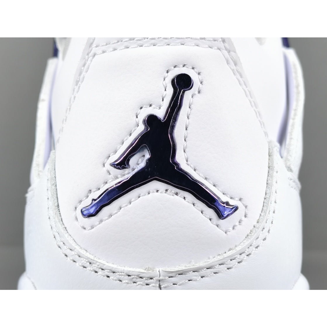 JORDAN 4 x VIOLET MÉTALLISÉ