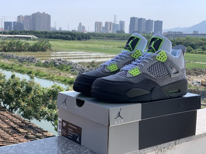 JORDAN 4 x SE 95 NEON 