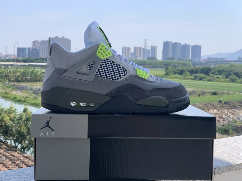 JORDAN 4 x SE 95 NEON 