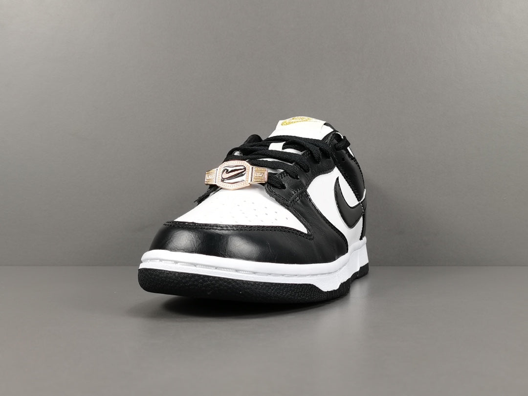 NIKE DUNK x WORLD CHAMPS NOIR ET BLANC 