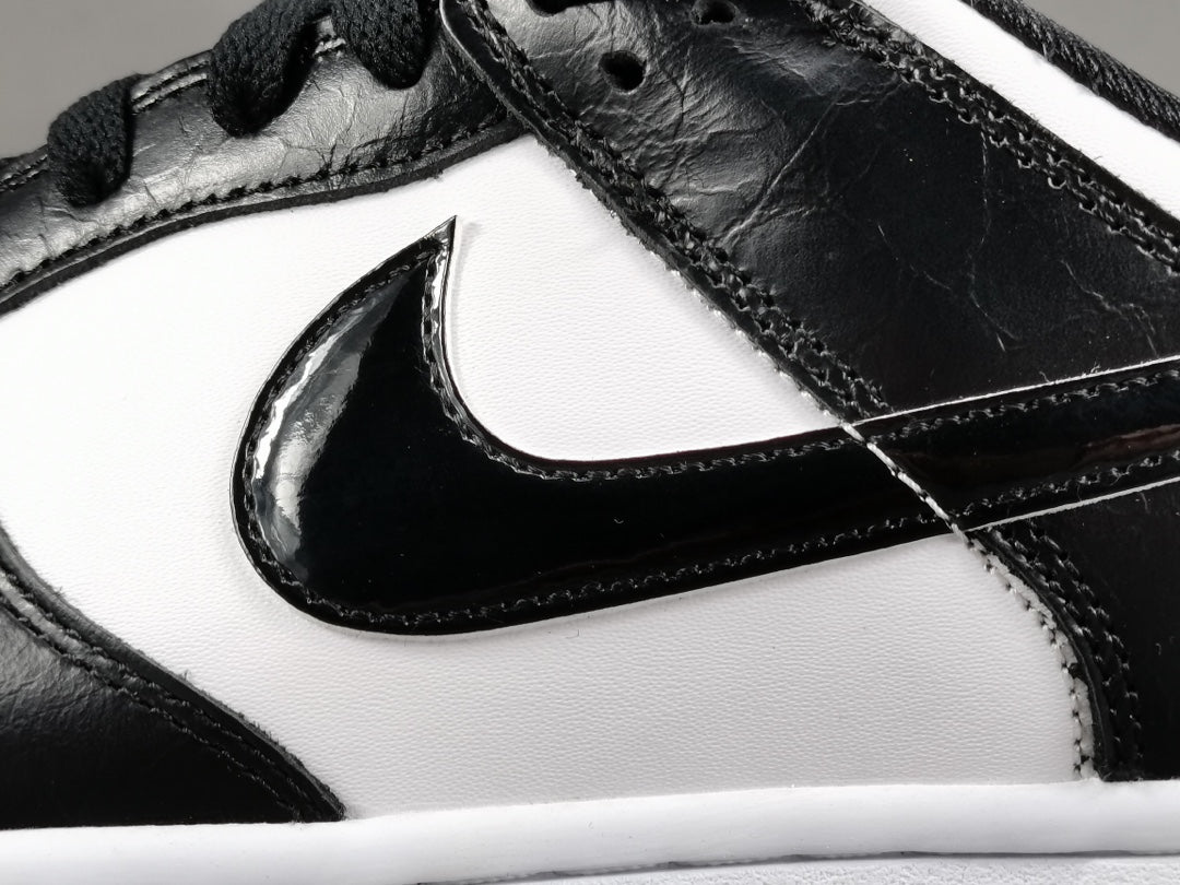 NIKE DUNK x WORLD CHAMPS NOIR ET BLANC 