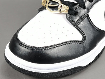 NIKE DUNK x WORLD CHAMPS NOIR ET BLANC 