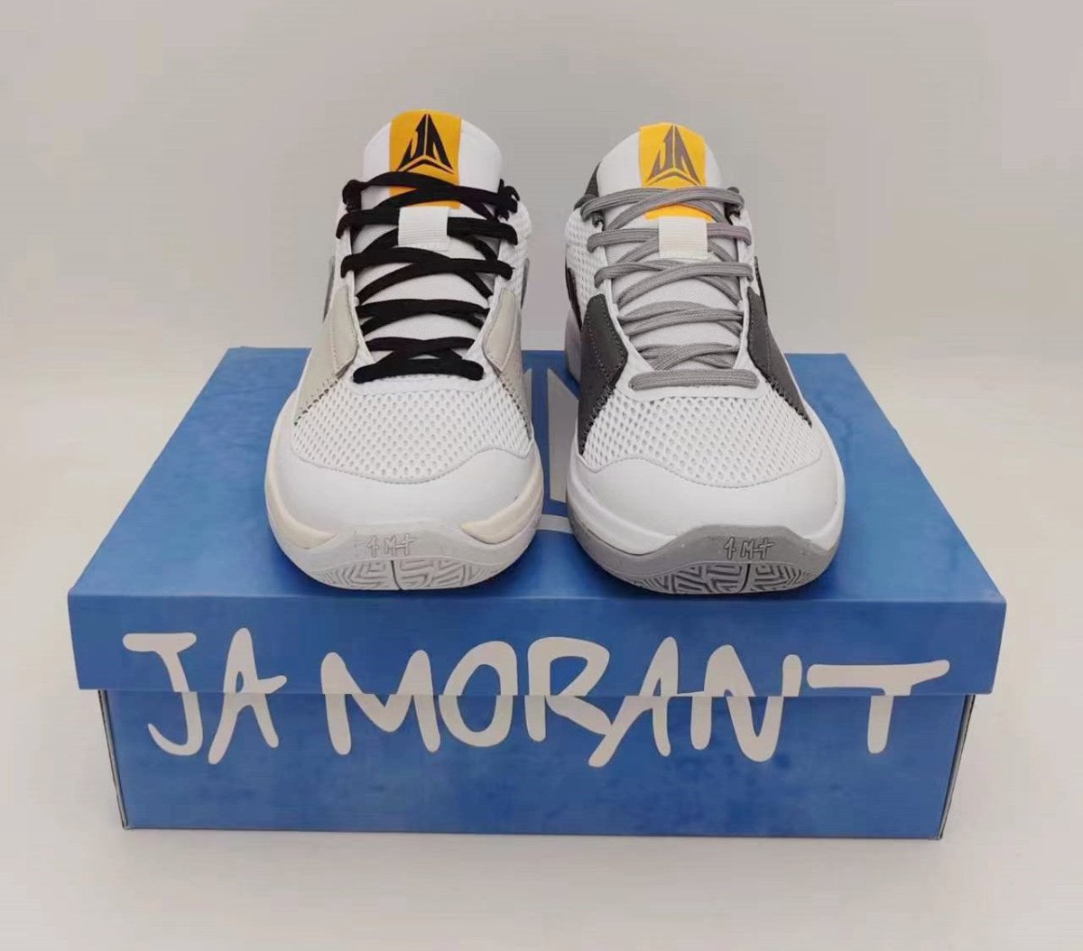 NIKE JA 1 x GRIS FUMÉ CLAIR