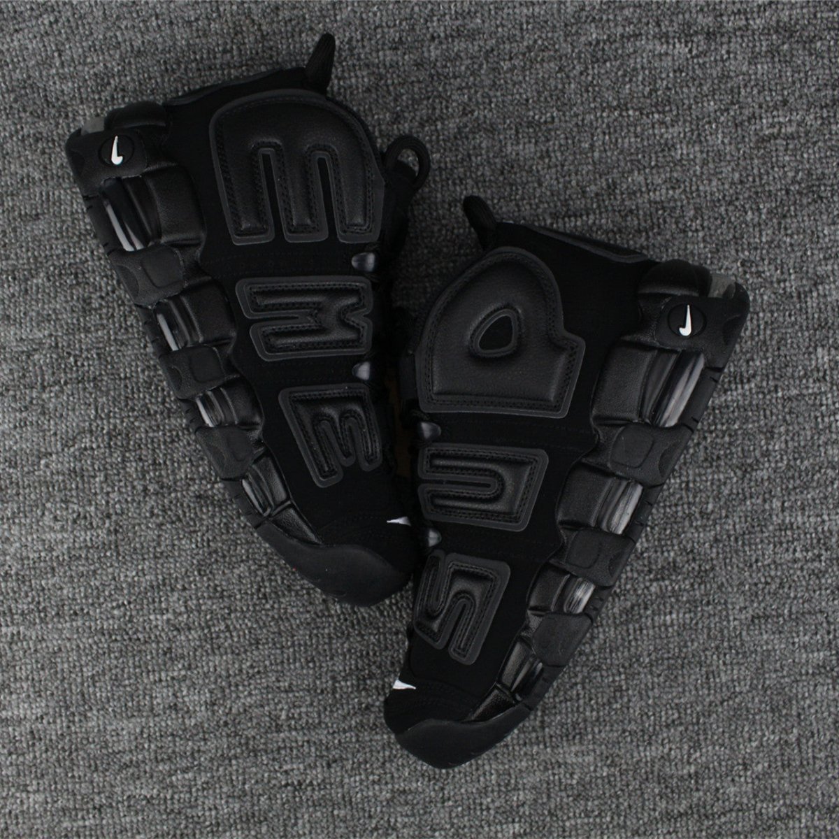 NIKE UPTEMPO x SUPREME SUPTEMPO BLACK