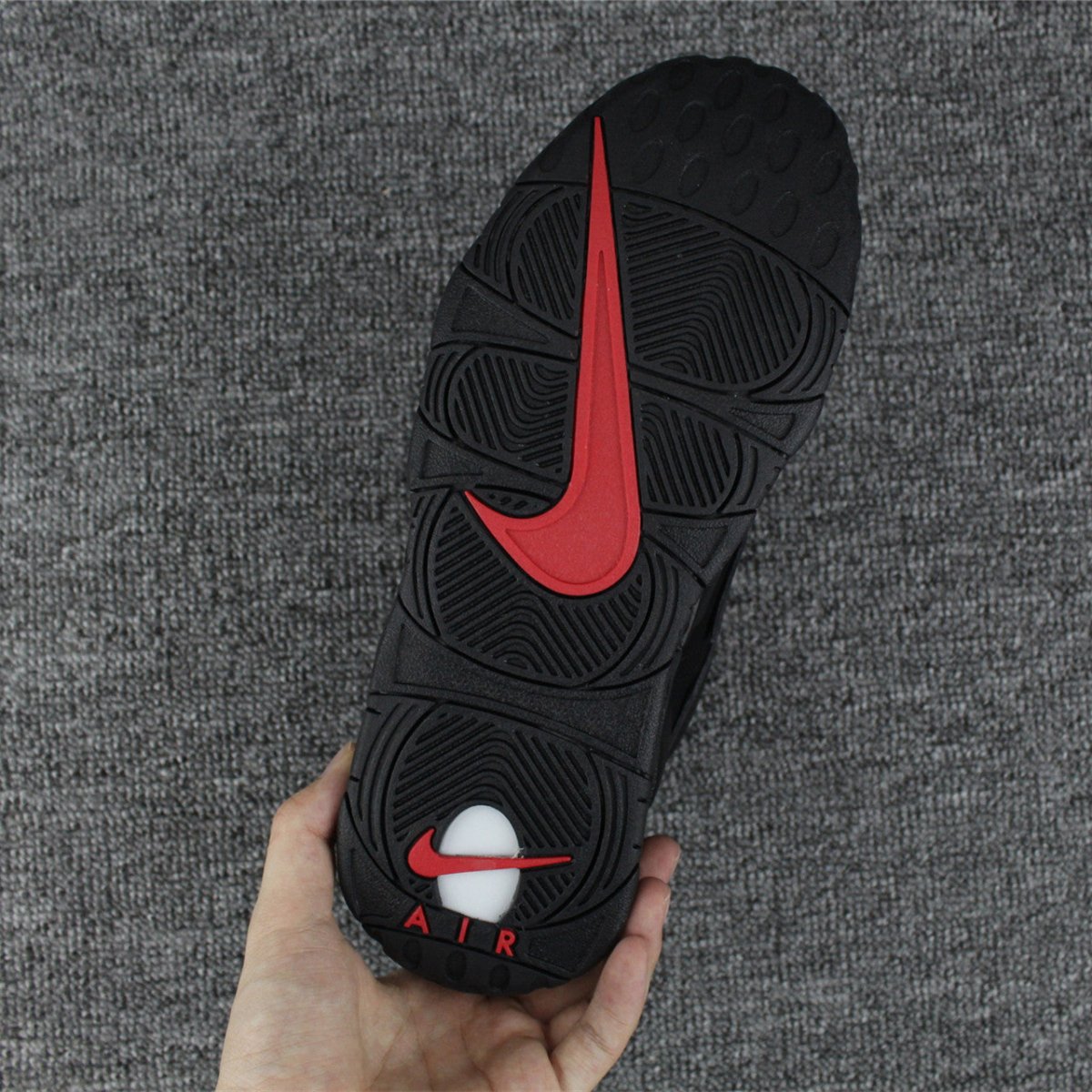 NIKE UPTEMPO x SUPREME SUPTEMPO BLACK