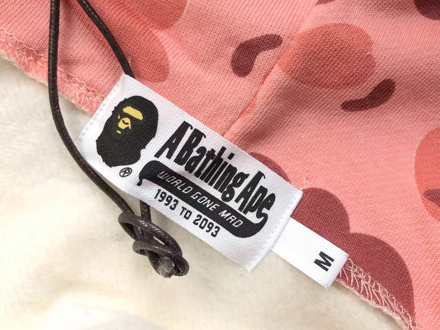 BAPE x BARBIE DOT CAMO SHARK SWEAT À CAPUCHE FERMÉ ROSE