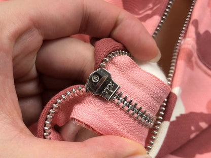 BAPE x BARBIE DOT CAMO SHARK SWEAT À CAPUCHE FERMÉ ROSE