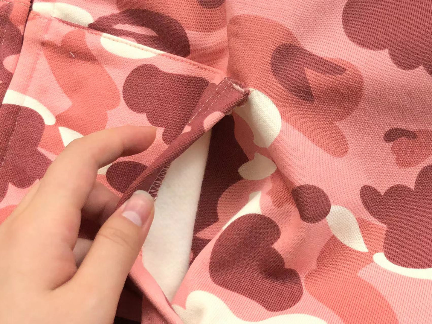 BAPE x BARBIE DOT CAMO SHARK SWEAT À CAPUCHE FERMÉ ROSE