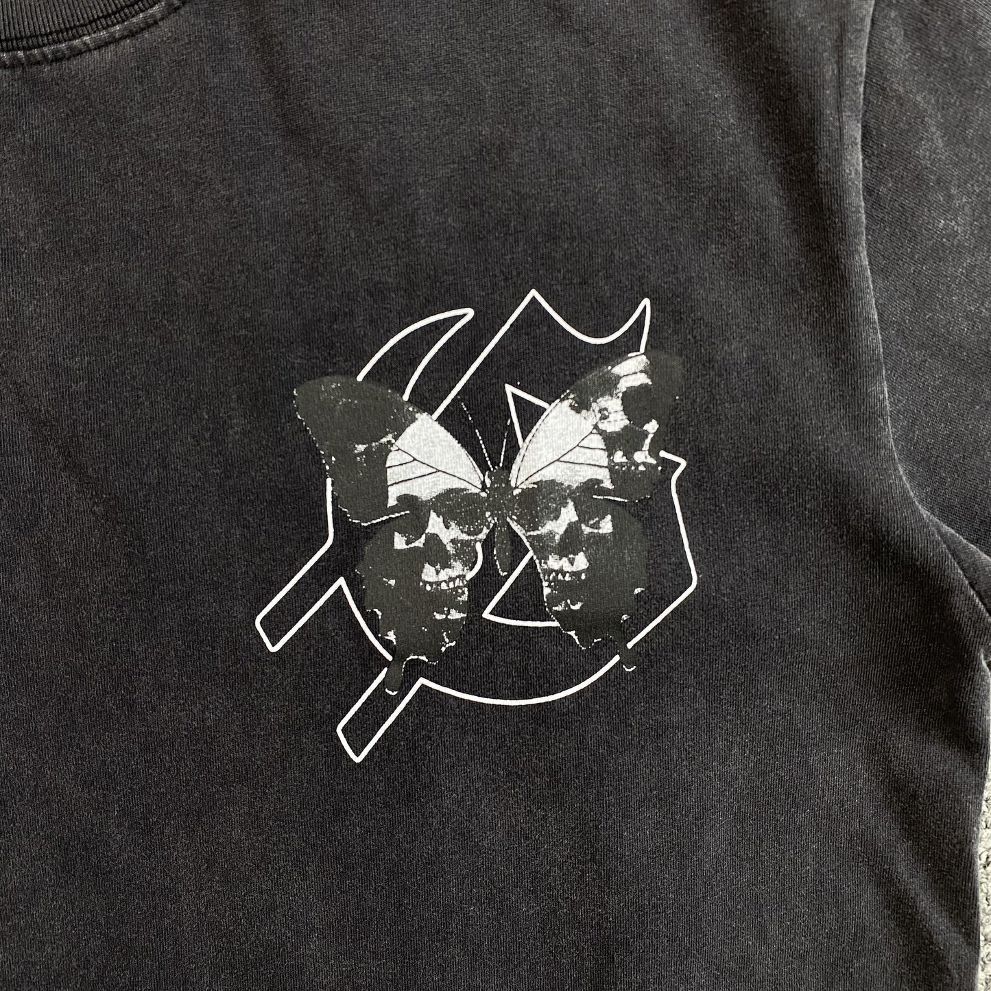 T-shirt effet papillon Godspeed noir délavé