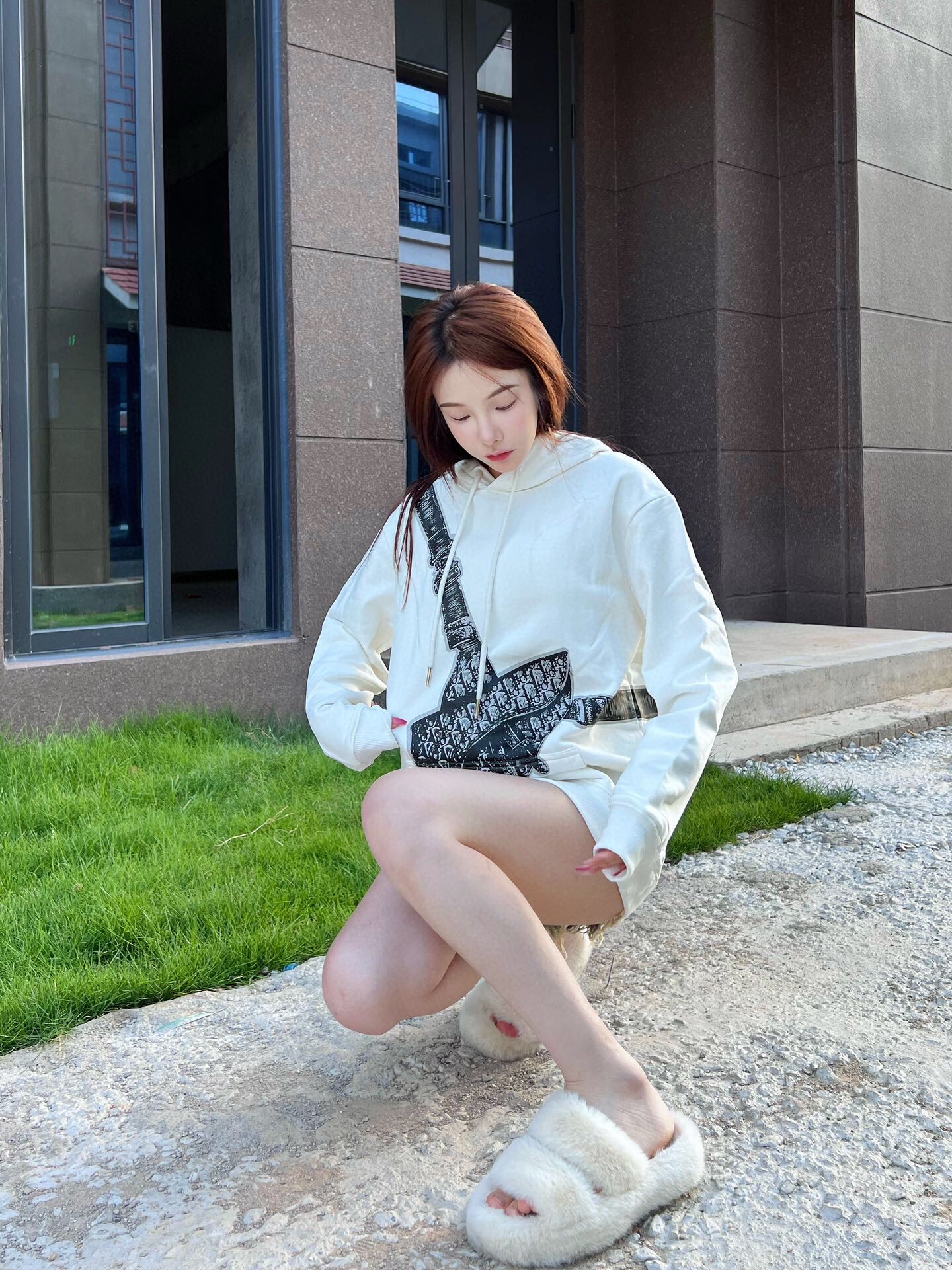 Sweat à capuche blanc Dior avec sac assorti