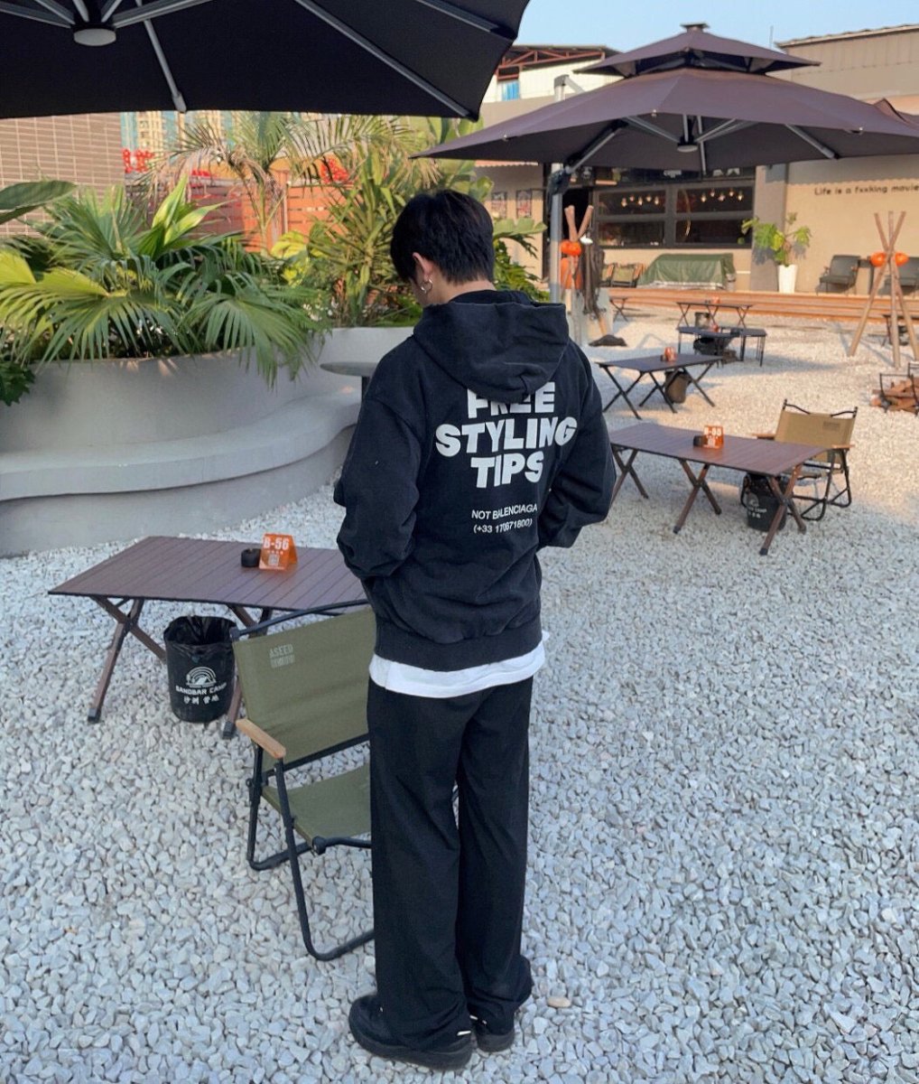 Sweat à capuche Balenciaga 404