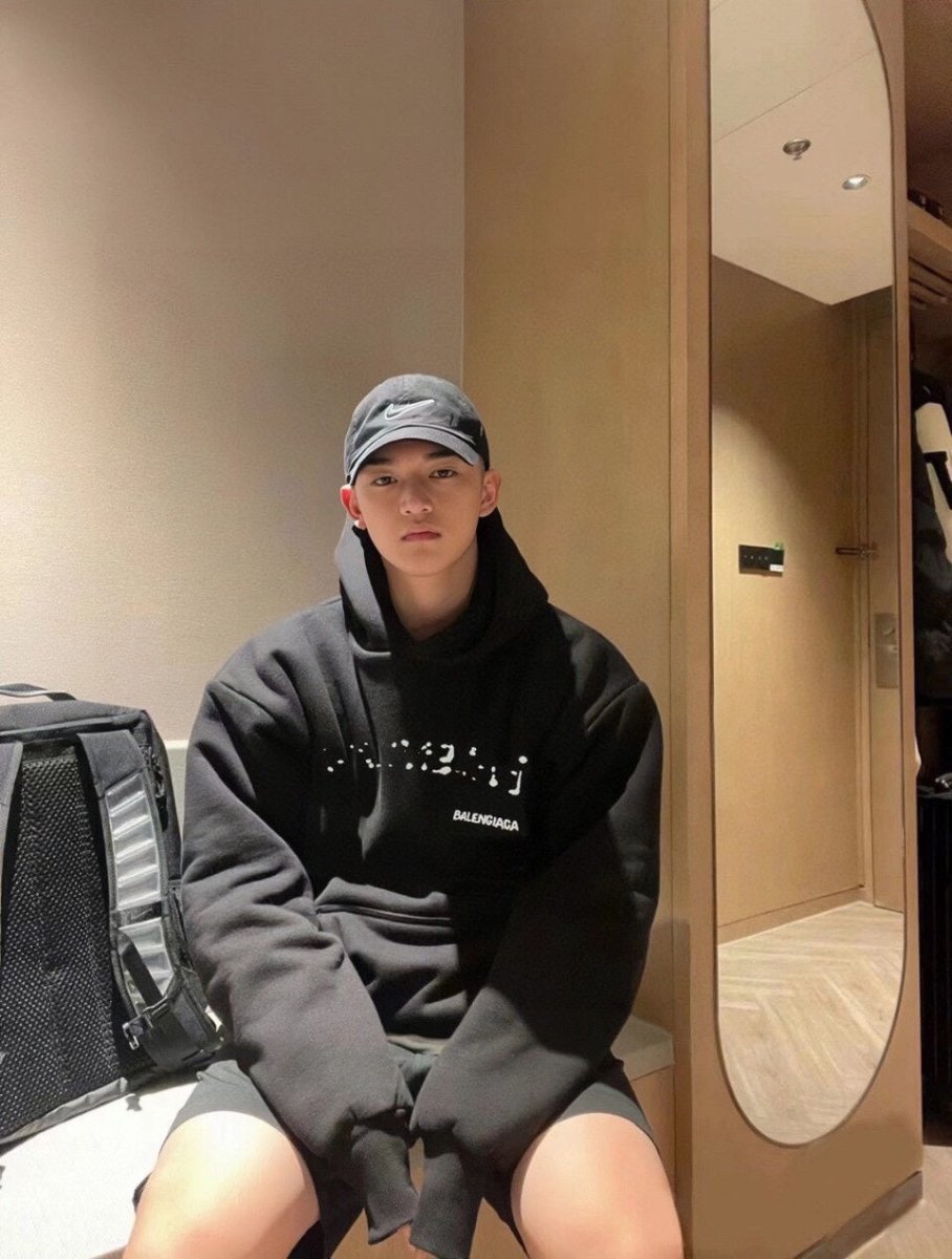 Sweat à capuche Balenciaga noir à logo