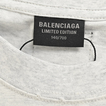 T-shirt graphique Balenciaga à logo rouge (gris)