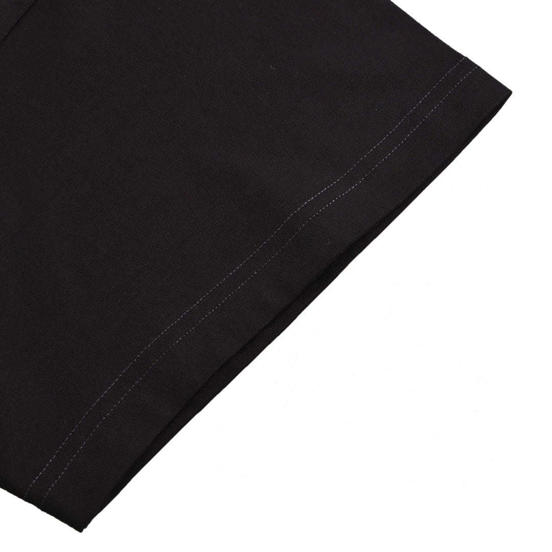 T-shirt noir Balenciaga avec détail d'étiquette