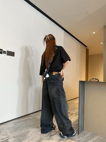 T-shirt noir Balenciaga avec détail d'étiquette