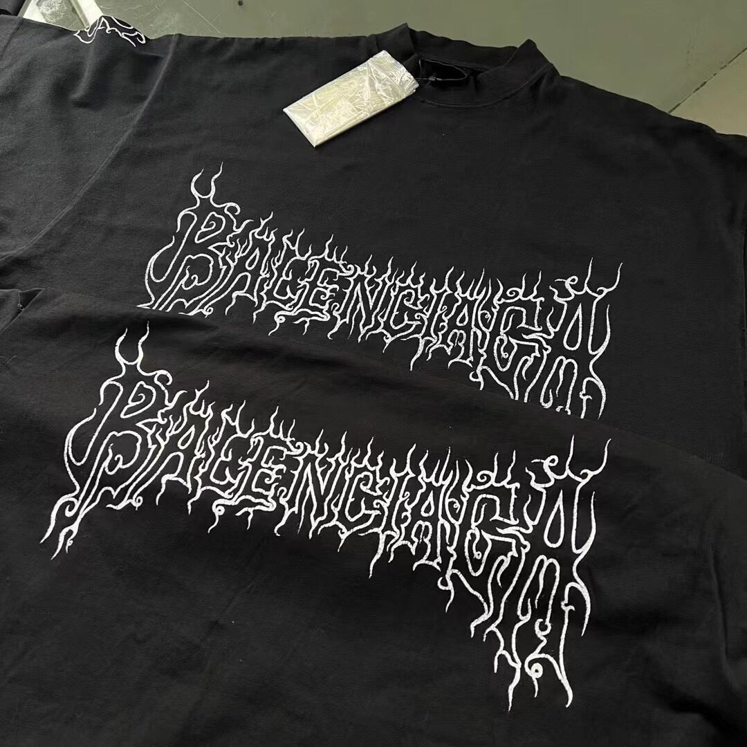 T-shirt Balenciaga avec logo flamme gothique