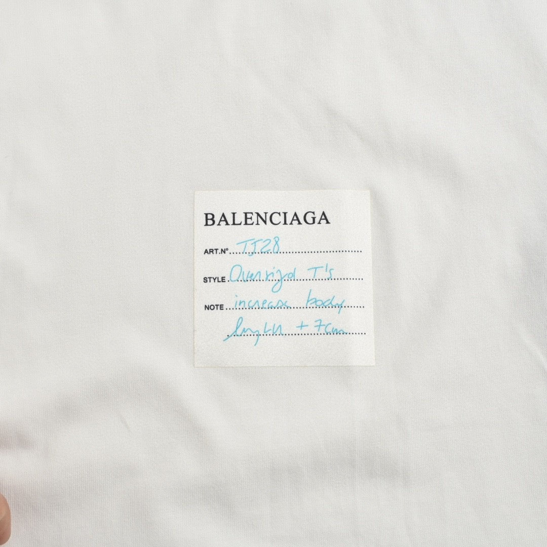 T-shirt blanc Balenciaga avec étiquette détaillée