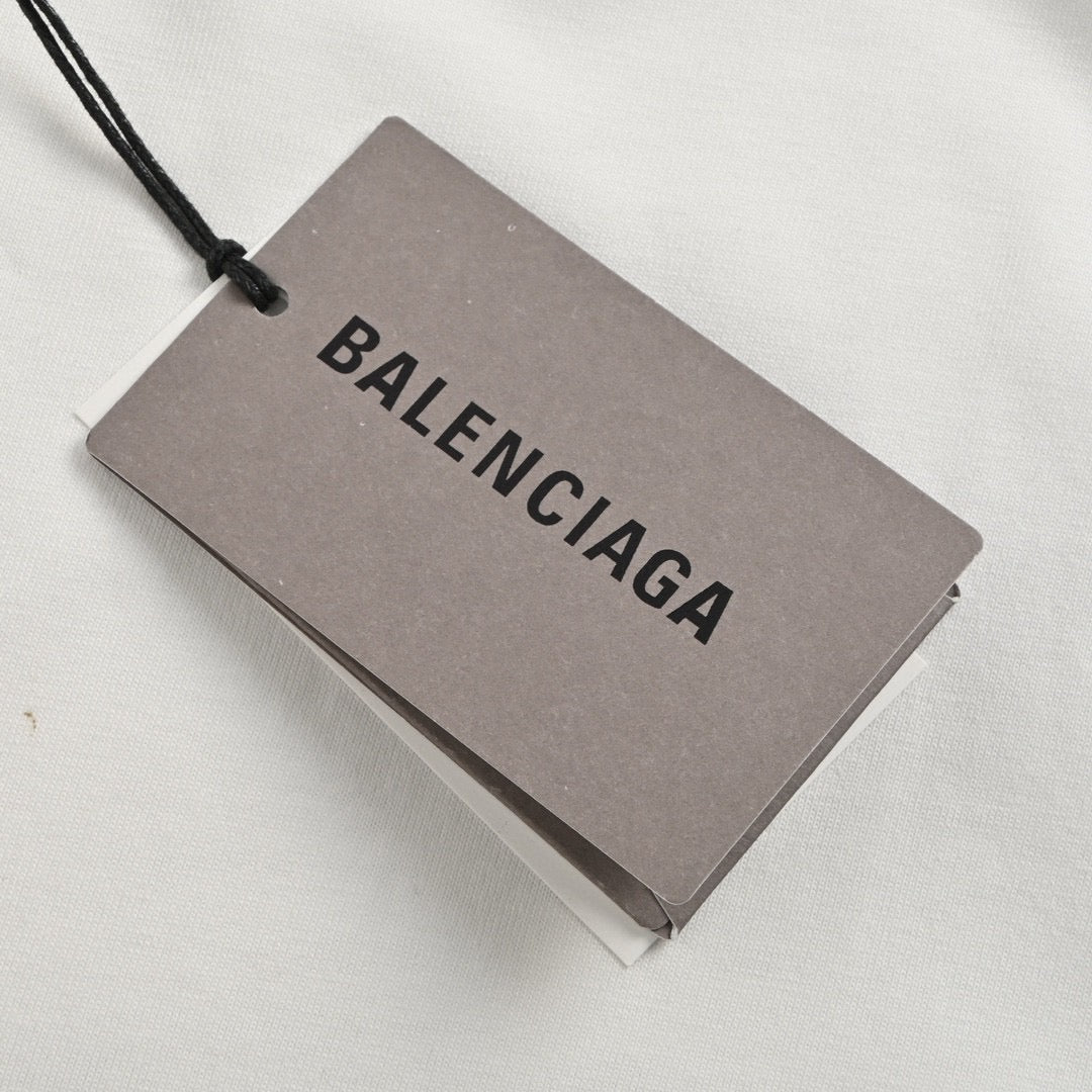 T-shirt blanc Balenciaga avec étiquette détaillée