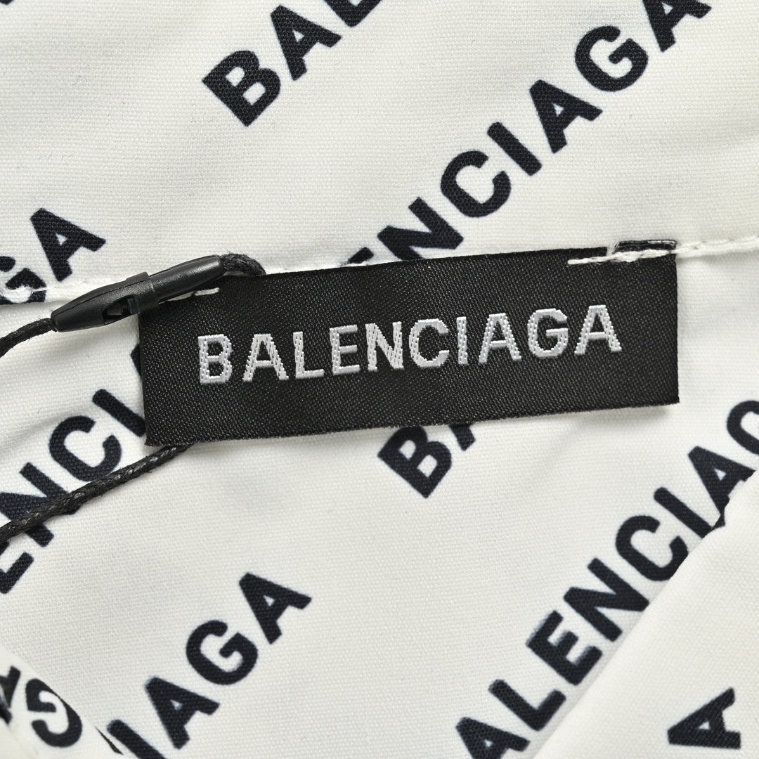 Chemise Balenciaga à imprimé logo intégral (blanche)