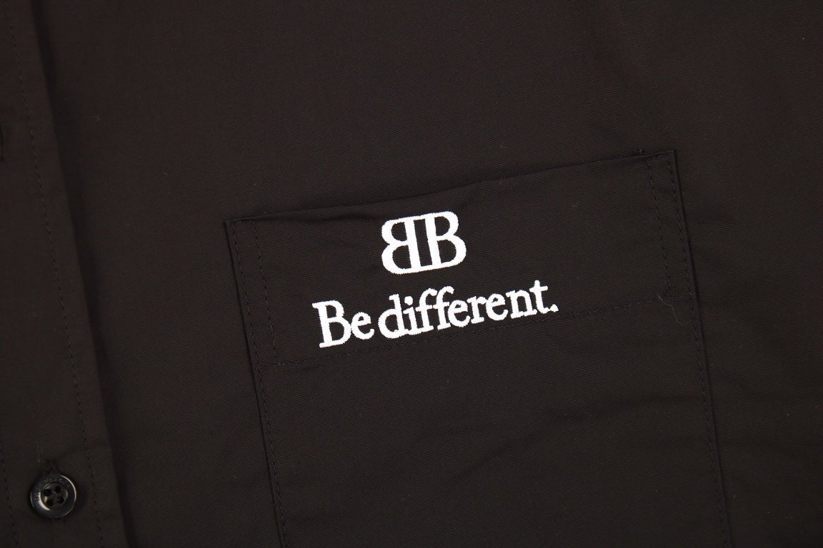 Chemise de la campagne Balenciaga « Be Different »