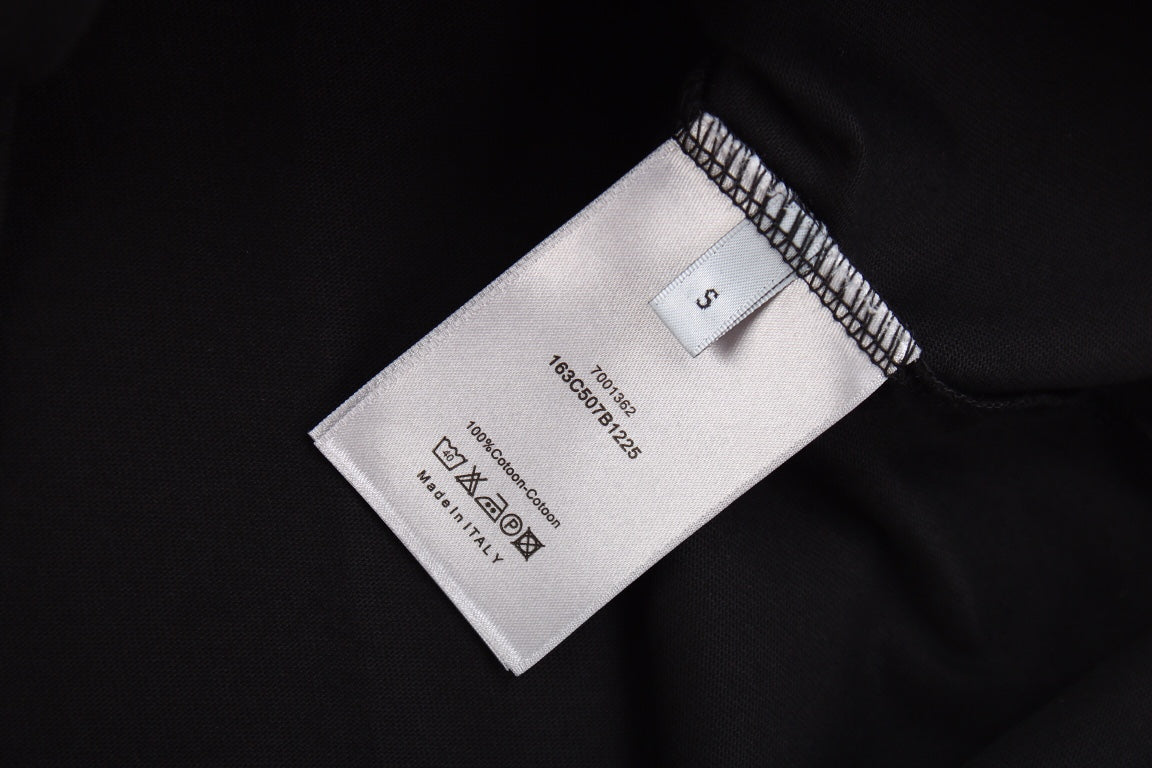 T-shirt Dior avec outils et logo