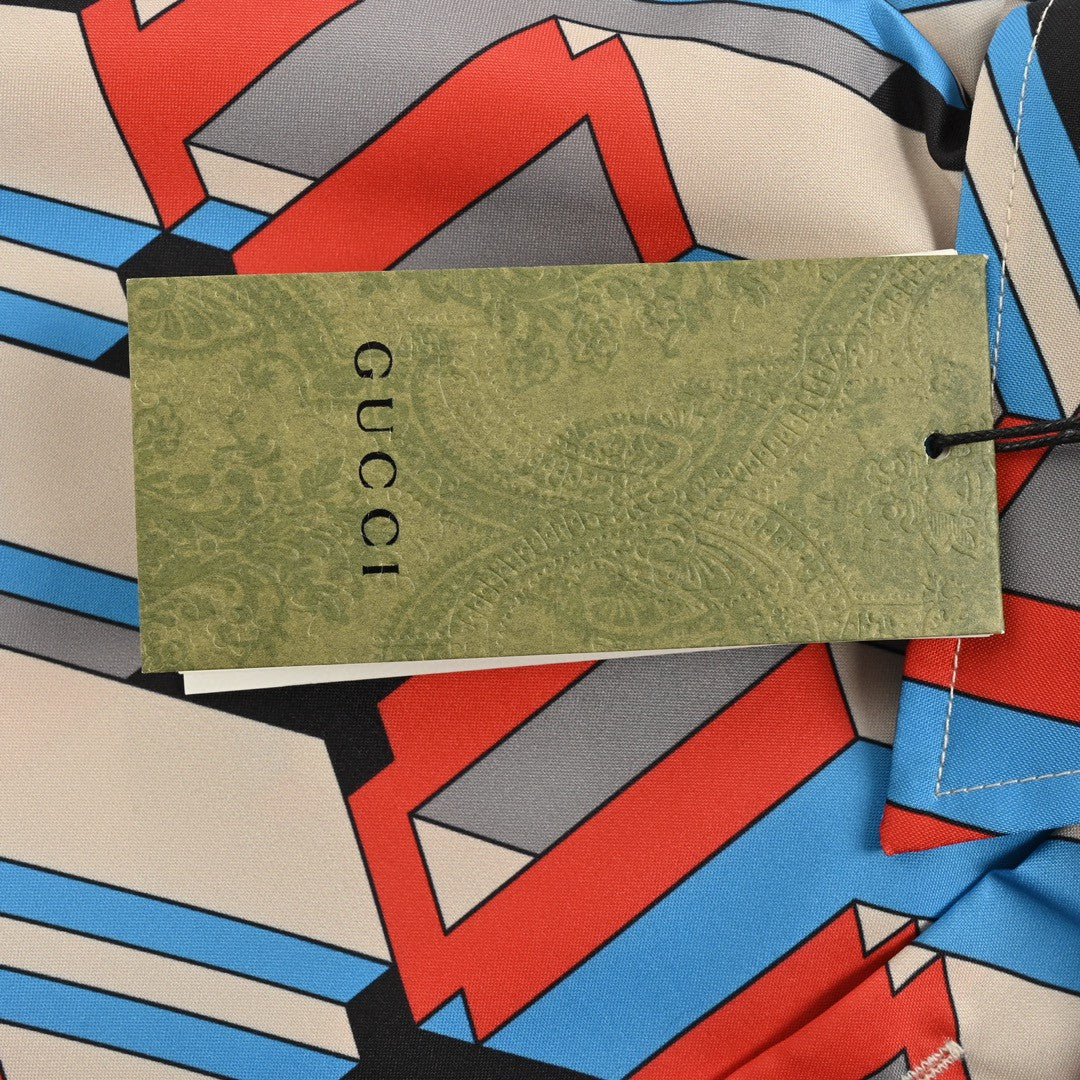 Chemise Gucci à imprimé logo géométrique