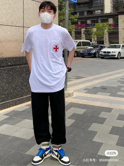 T-shirt blanc Gucci à poche et motif floral en forme de cœur