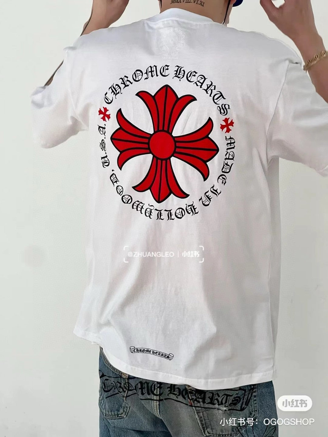 T-shirt blanc Gucci à poche et motif floral en forme de cœur