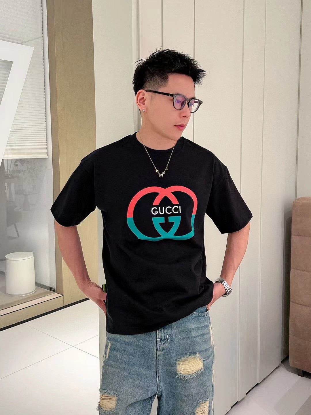 T-shirt noir Gucci à motif GG entrelacé