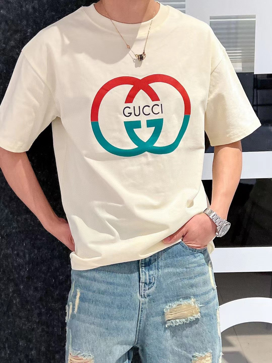 T-shirt crème Gucci à motif GG entrelacé