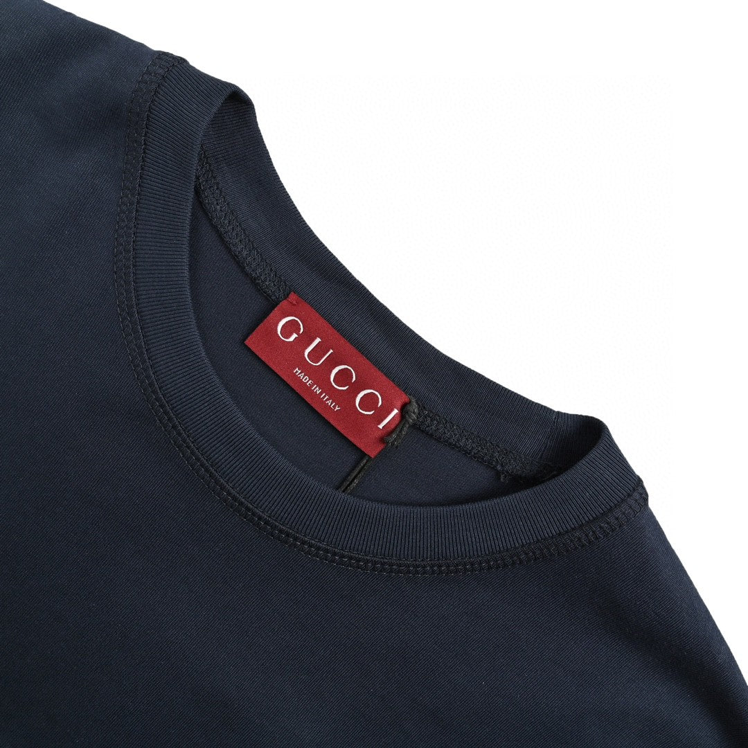 T-shirt Gucci bleu marine avec écusson logo vertical