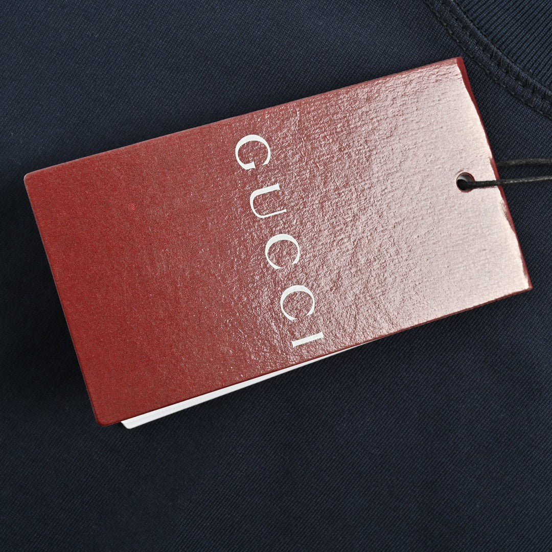 T-shirt Gucci bleu marine avec écusson logo vertical
