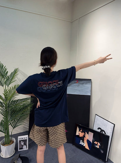 T-shirt Gucci bleu marine avec écusson logo vertical