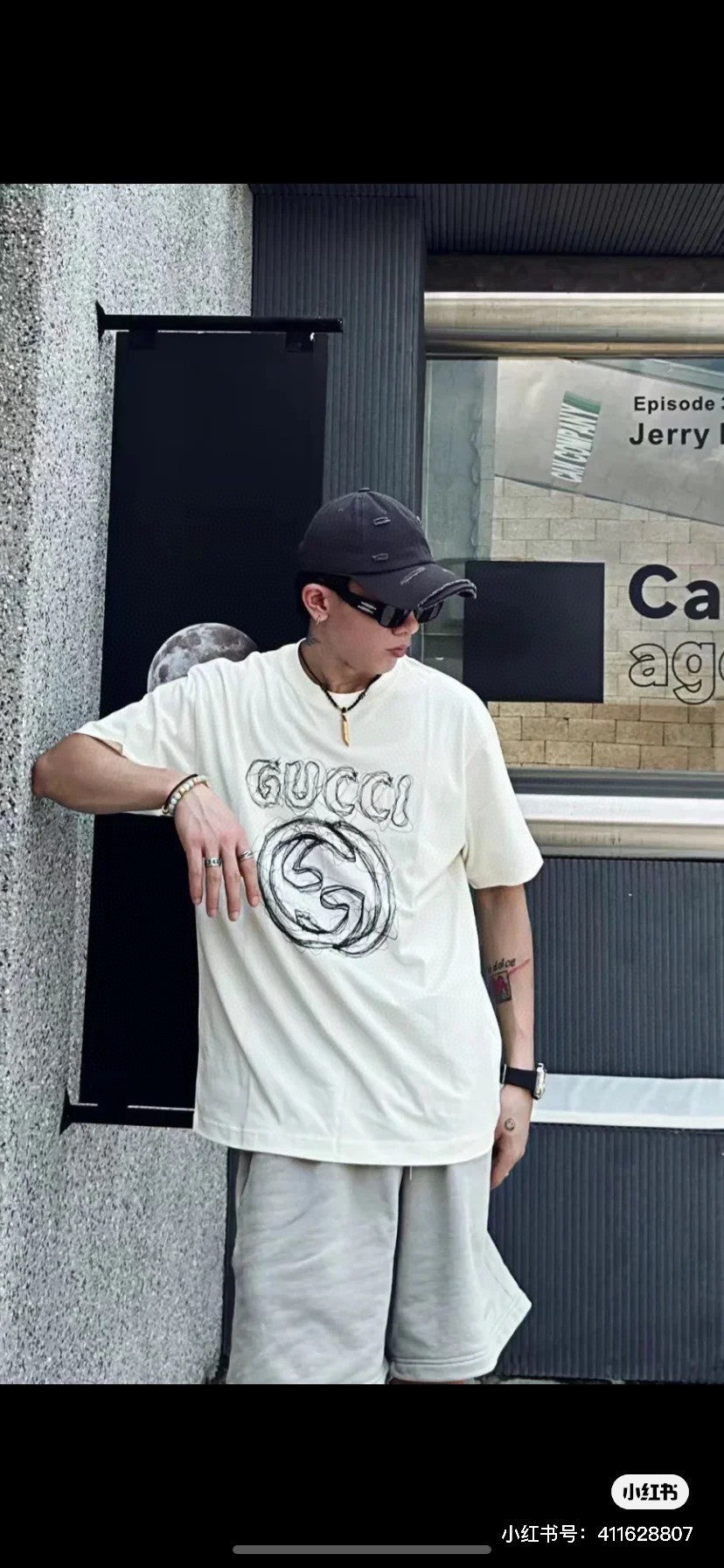 T-shirt Gucci - Logo griffonné