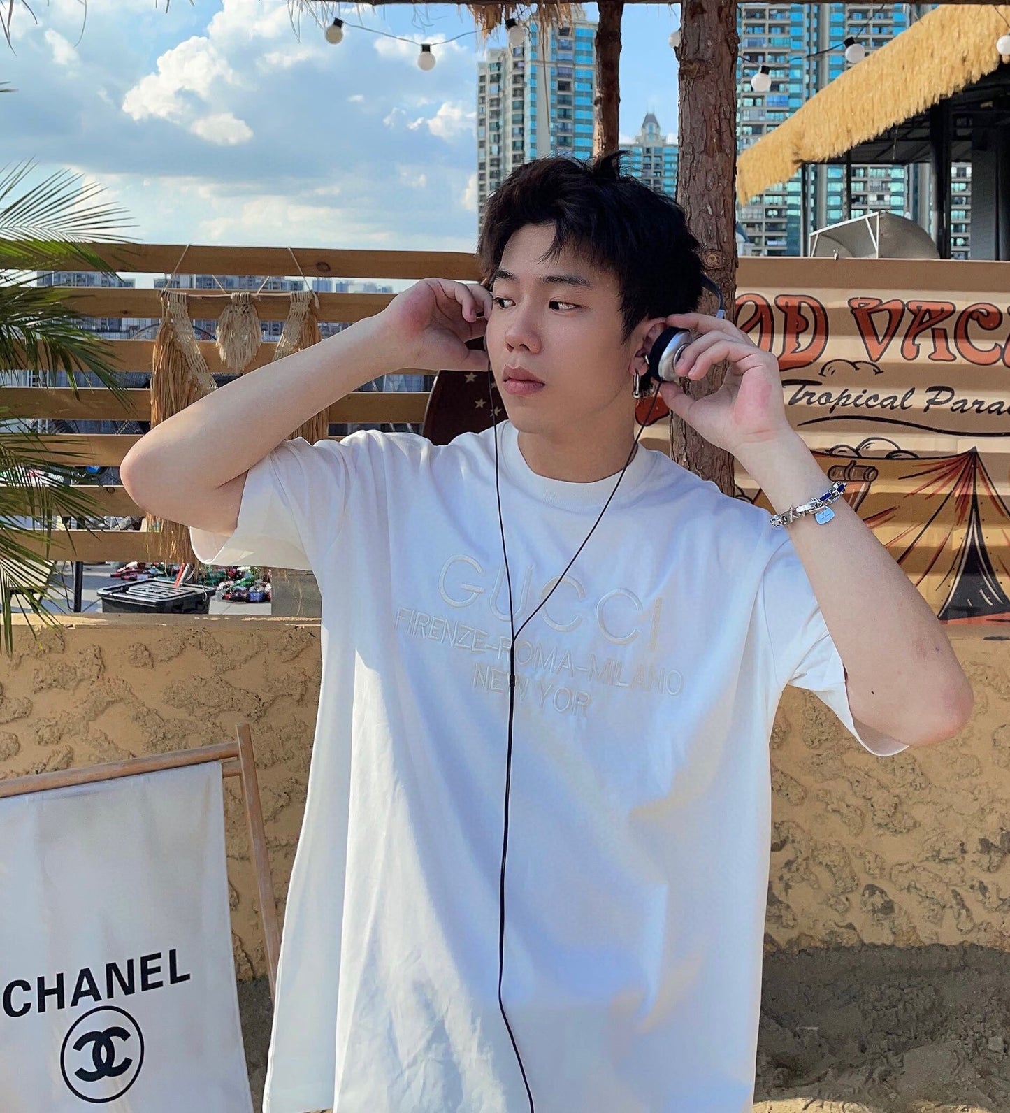 T-shirt Gucci avec villes brodées