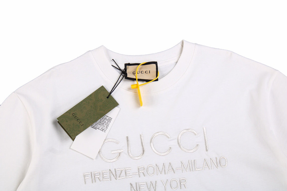 T-shirt Gucci avec villes brodées